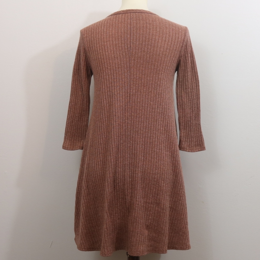 Pinc Ribbed Knit Shift Dress - Picture 5 of 9
